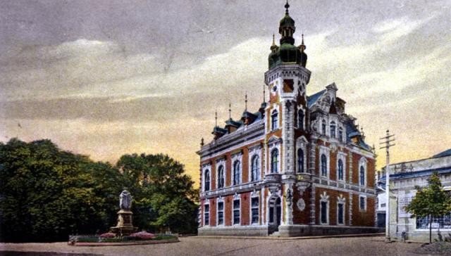 Biblioteka Publiczna im. Ottendorfera wraz z czytelnią pochodząca z 1892 roku